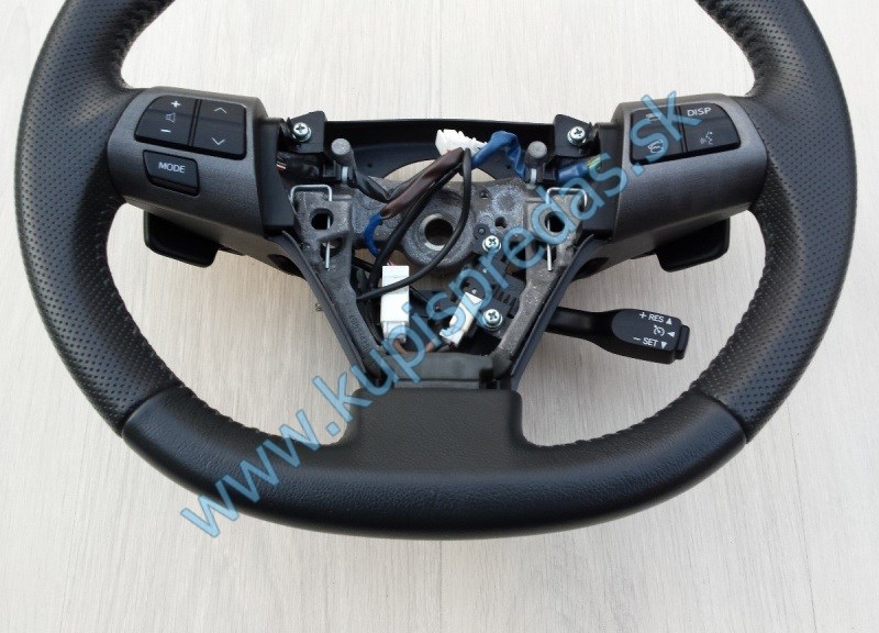 Volant s lopatkami sekvenčného radenia TOYOTA RAV 4